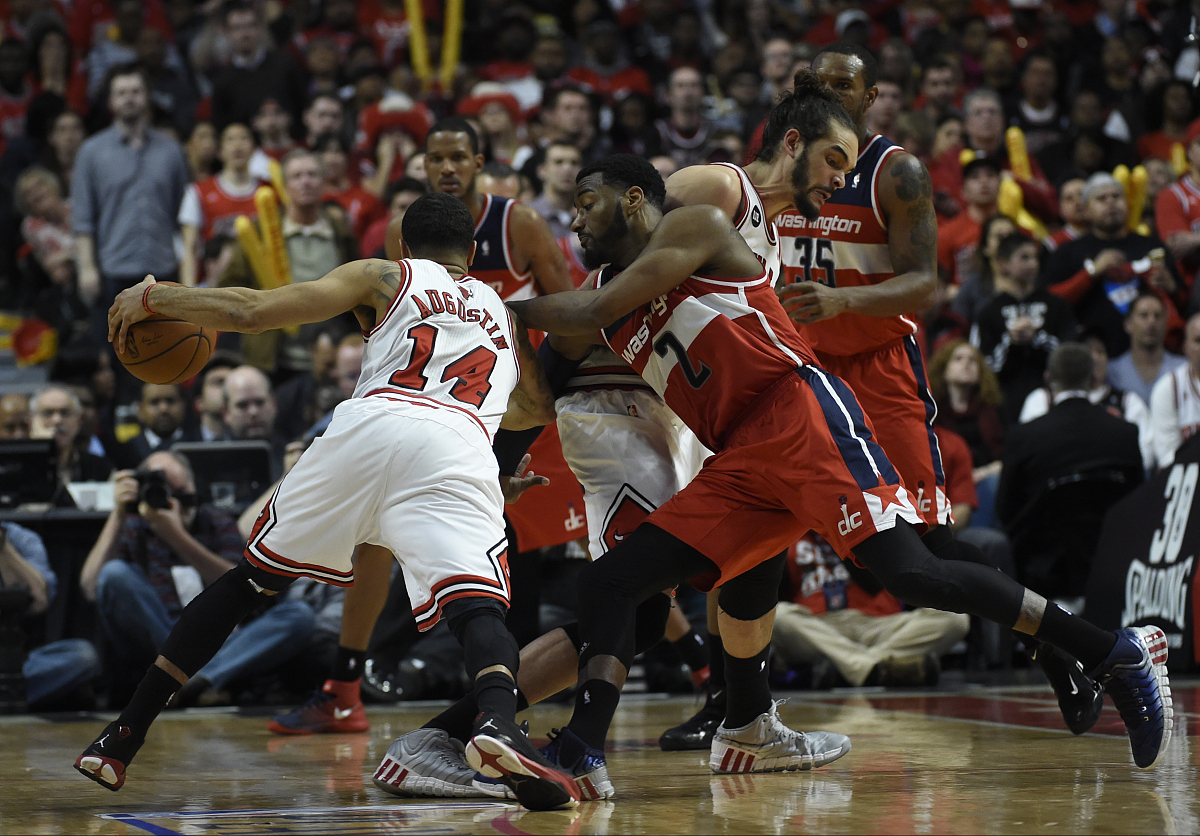 芝加哥公牛训练开放日,赛前队长鼓劲引欢呼,国王杯在即,球队文化再被提及 芝加哥公牛训练开放日,赛前队长鼓劲引欢呼,国王杯在即,球队文化再被提及