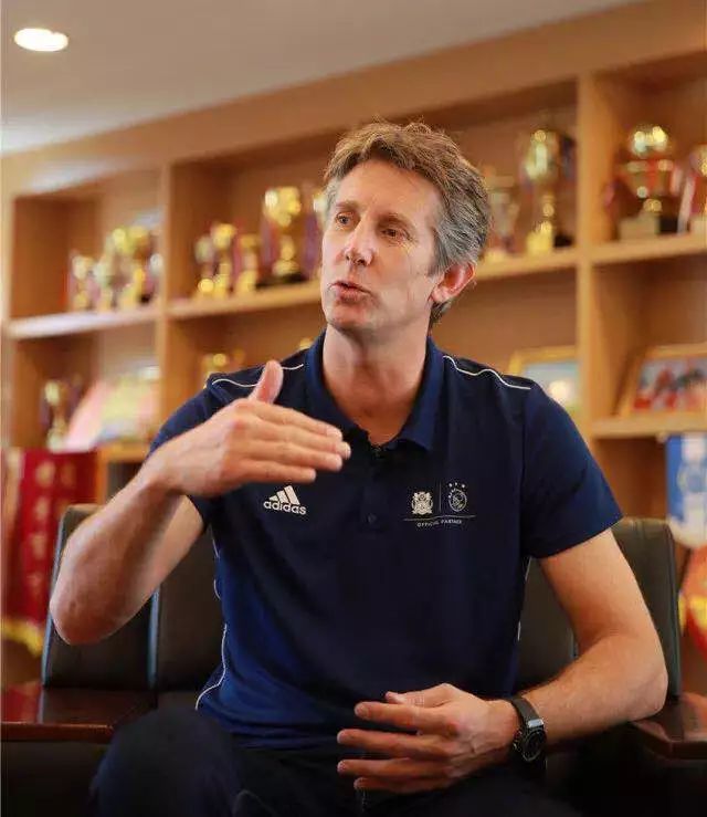 阿贾克斯赛前手感冰凉,志在中超名次提升,更衣室稳定,临场指挥获称赞(阿贾克斯新赛季球衣) 阿贾克斯赛前手感冰凉,志在中超名次提升,更衣室稳定,临场指挥获称赞(阿贾克斯新赛季球衣)