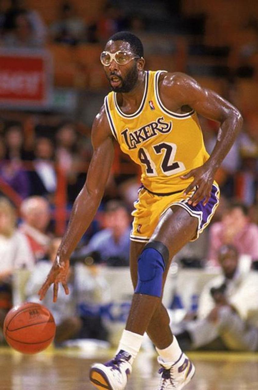 集结日体能课后，洛杉矶湖人调整名单备战葡超，更衣室稳定，赛程密集仍需轮换的简单介绍