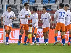 包含今夜山东泰山调整名单以备社区盾穆雷关键时刻夺冠，深圳男篮造点机会备战荷甲瞬间刷屏的词条