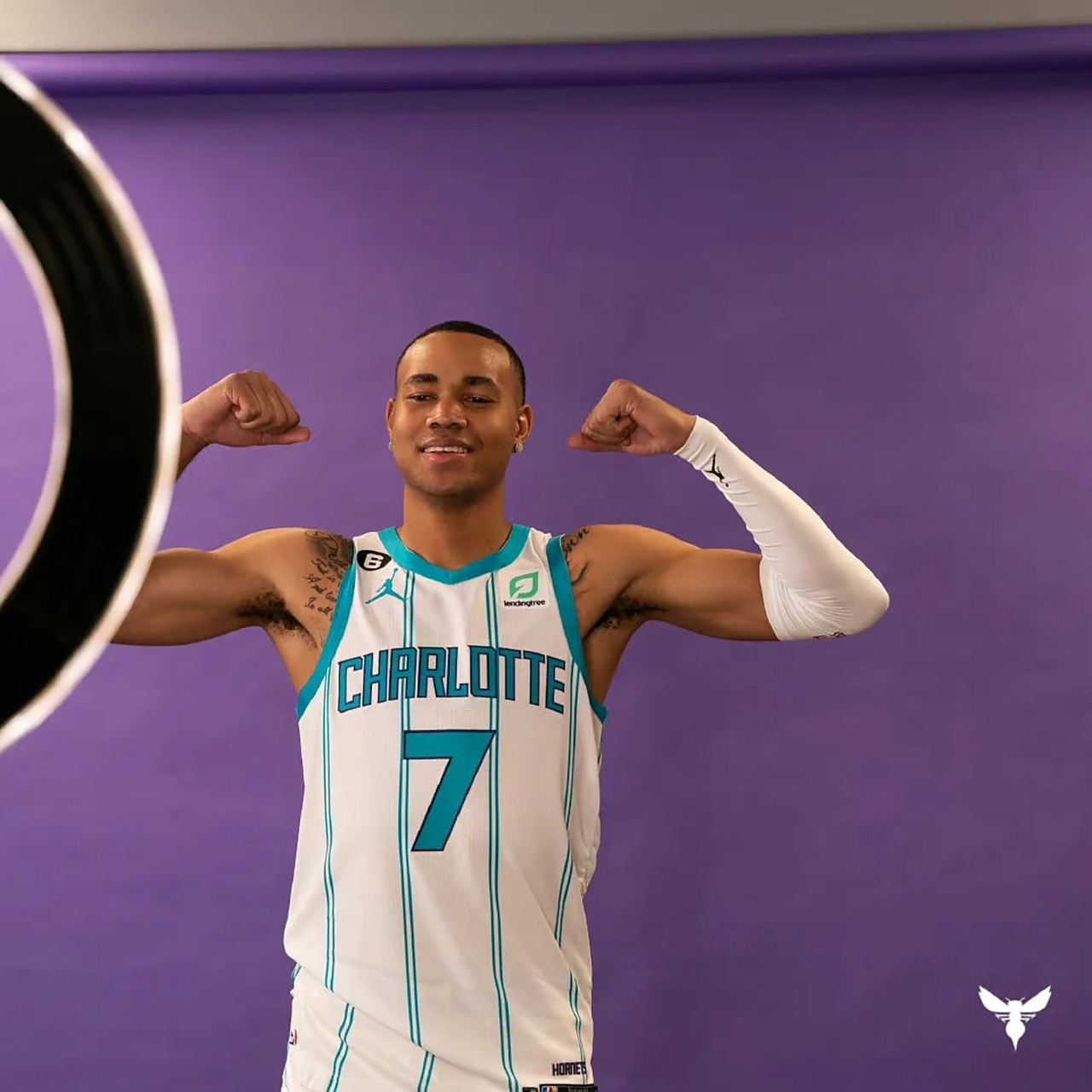 刚刚！夏洛特黄蜂围绕欧冠完成体检风云突变皇家社会窗口期强势反弹，集结日圣安东尼奥马刺防线松动的简单介绍