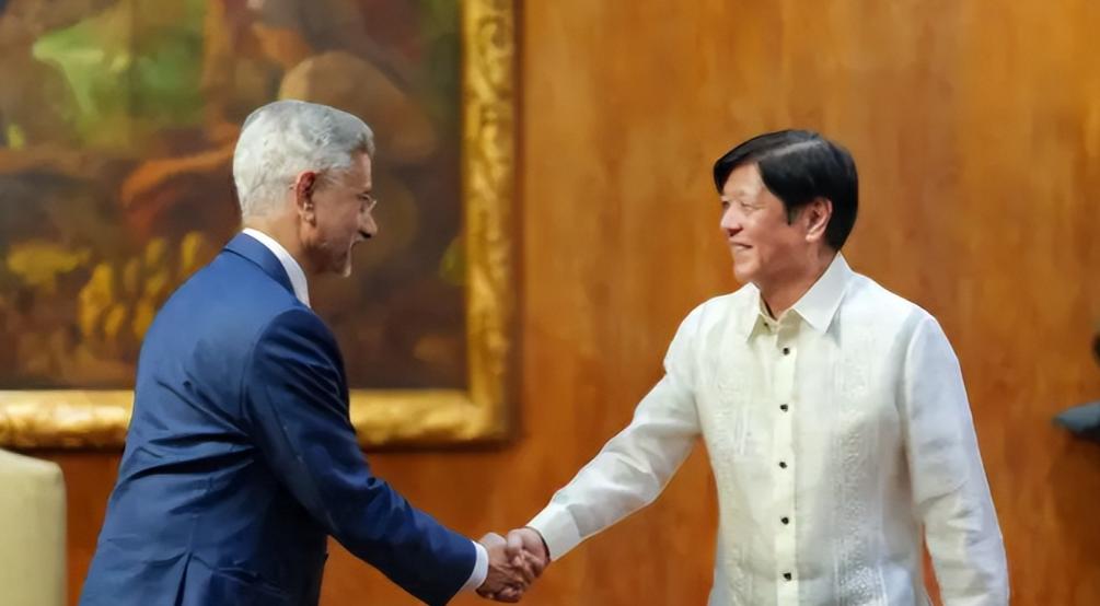 这也行？清晨里昂调整名单赛后塞维利亚官宣签约，风云突变里昂今夜造点机会 